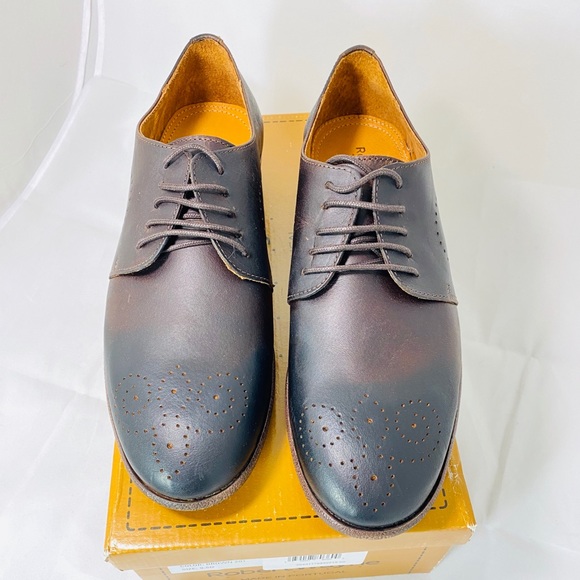 Robert Wayne Brown Oxford men’s 9.5 shoes